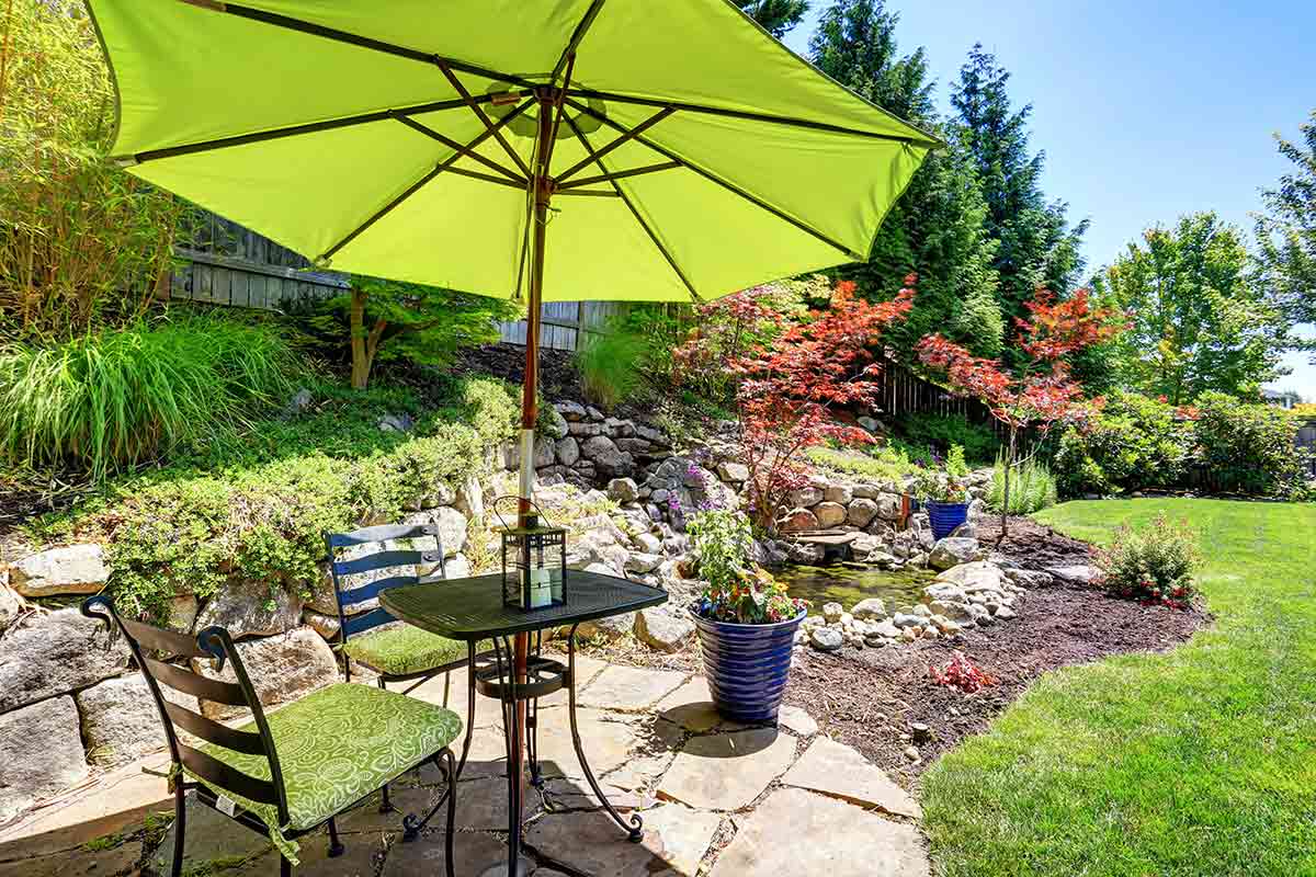 Make Your Small Yard Look Bigger with Unique Landscaping and Decor